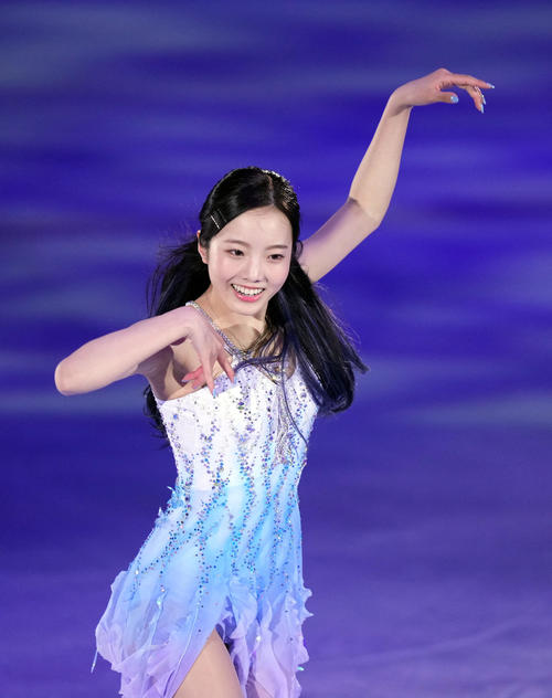 「プリンスアイスワールド2023－2024横浜公演」で演技を見せる本田（撮影・狩俣裕三）