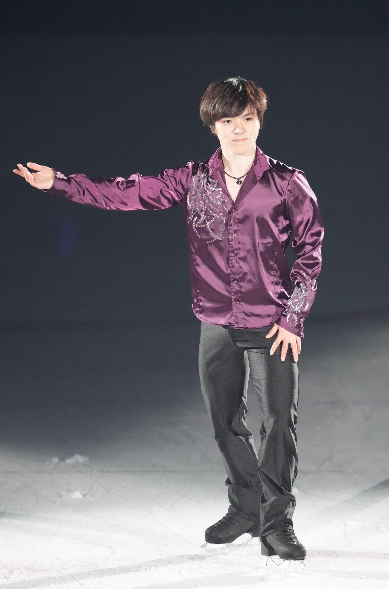 「プリンスアイスワールド2023－2024横浜公演」で演技を見せる宇野（撮影・狩俣裕三）