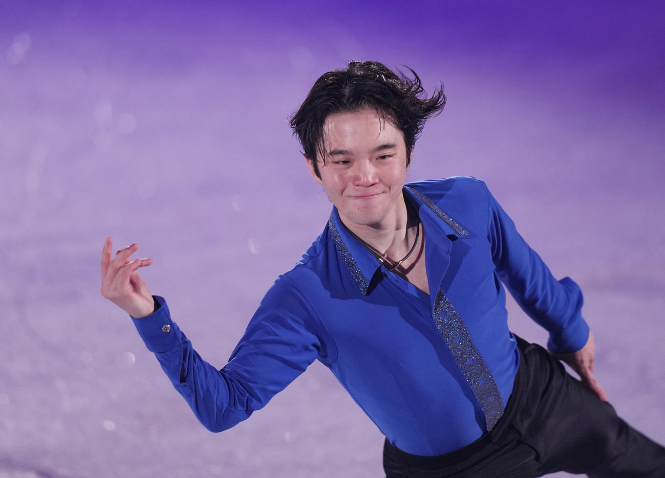 「プリンスアイスワールド2023－2024横浜公演」で演技を見せる友野（撮影・狩俣裕三）