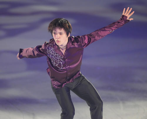 「プリンスアイスワールド2023－2024横浜公演」で演技を見せる宇野（撮影・狩俣裕三）