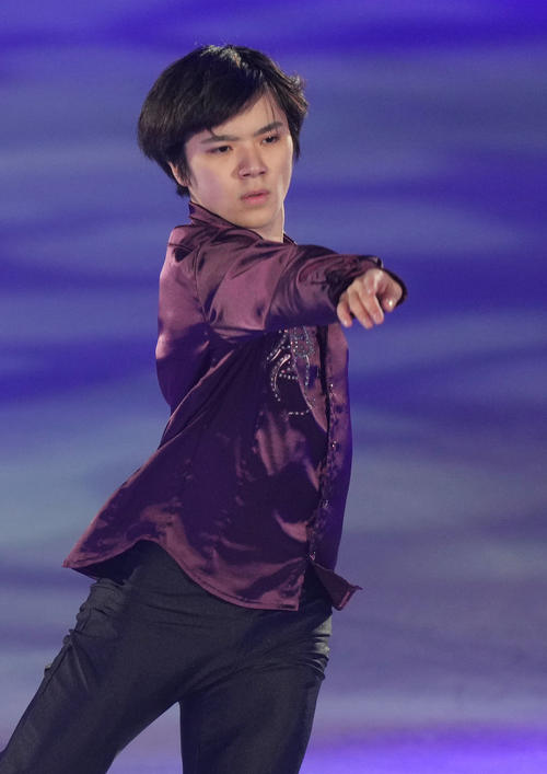 「プリンスアイスワールド2023－2024横浜公演」で演技を見せる宇野（撮影・狩俣裕三）