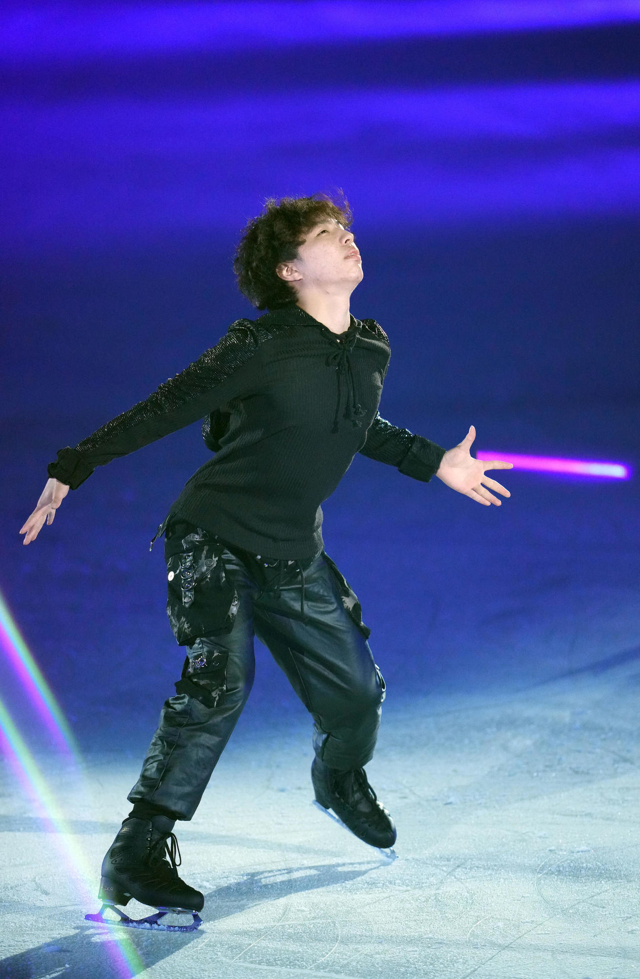 「プリンスアイスワールド2023－2024横浜公演」で演技を見せる三浦（撮影・狩俣裕三）