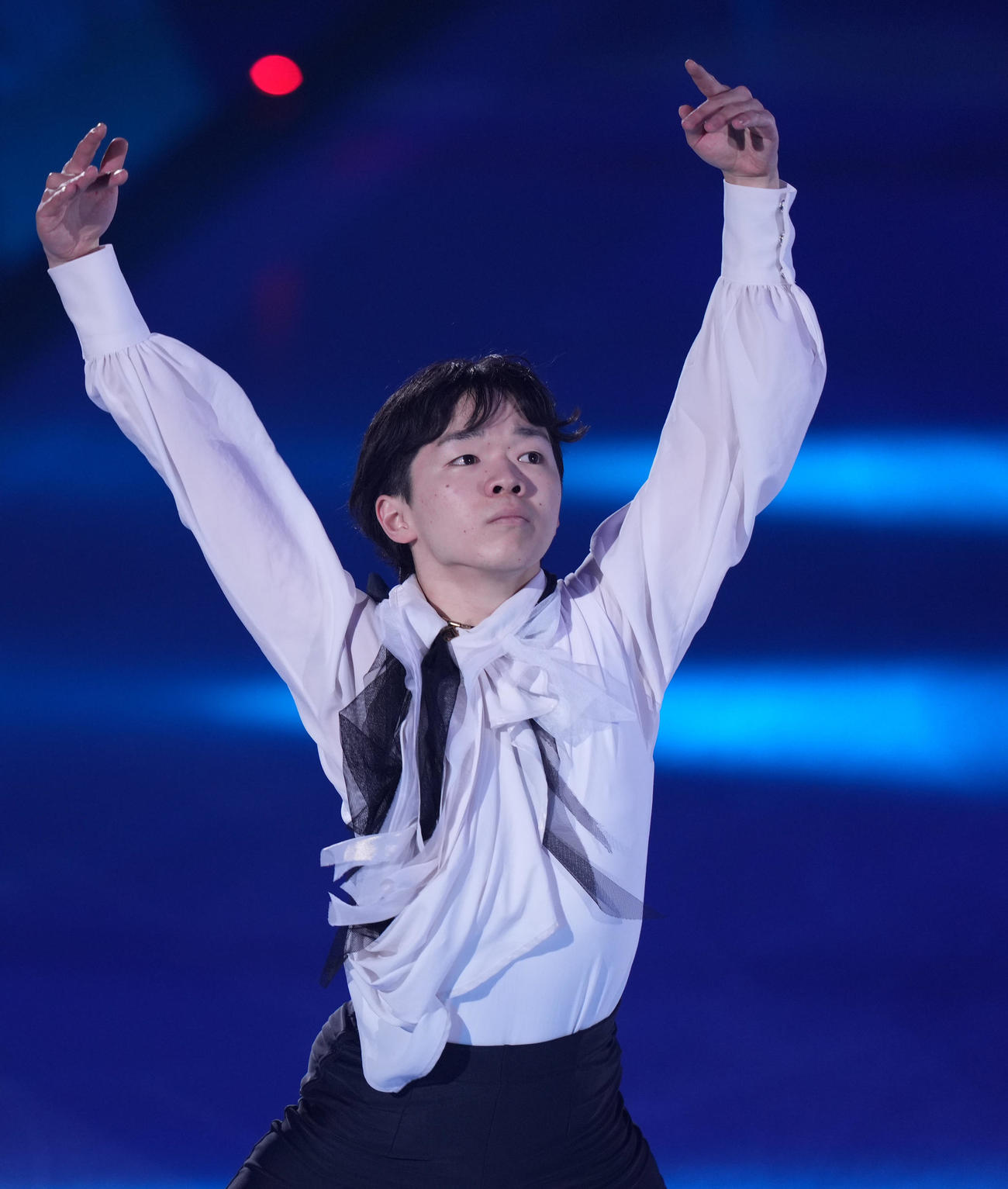 「プリンスアイスワールド2023－2024横浜公演」で演技を見せる鍵山（撮影・狩俣裕三）