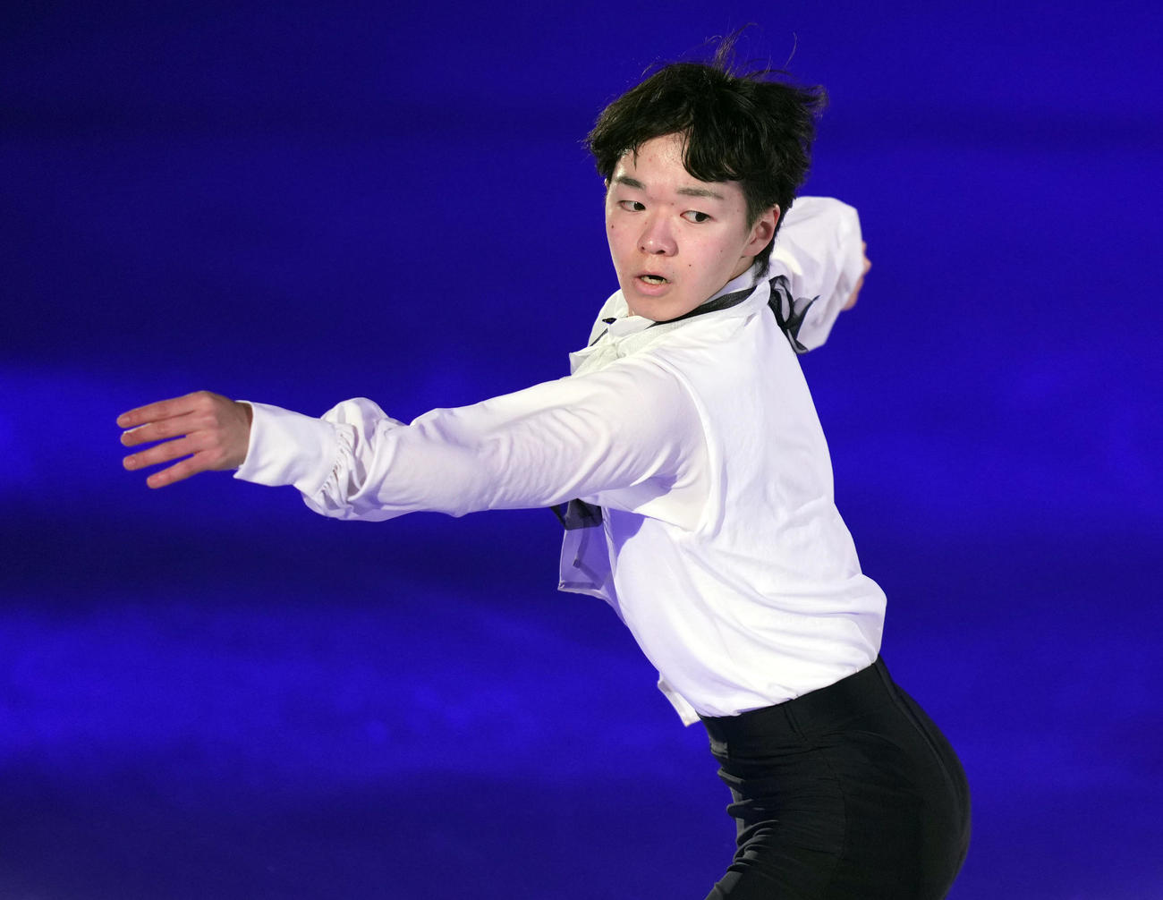 「プリンスアイスワールド2023－2024横浜公演」で演技を見せる鍵山（撮影・狩俣裕三）