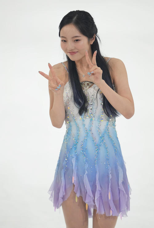 「プリンスアイスワールド」のエンディングでファンに向け、笑顔を見せる本田（撮影・狩俣裕三）