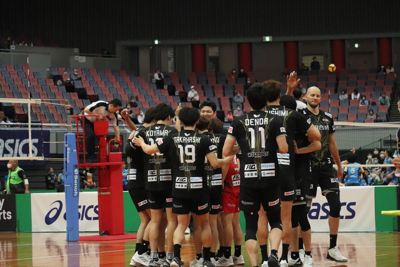 決勝進出を喜ぶ名古屋の選手たち（撮影・竹本穂乃加）