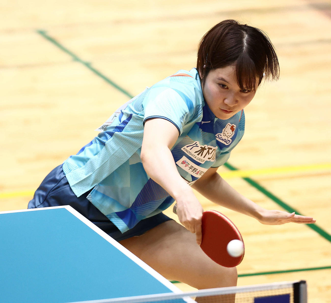 1回戦　小塩と競り合う平野（撮影・河田真司）
