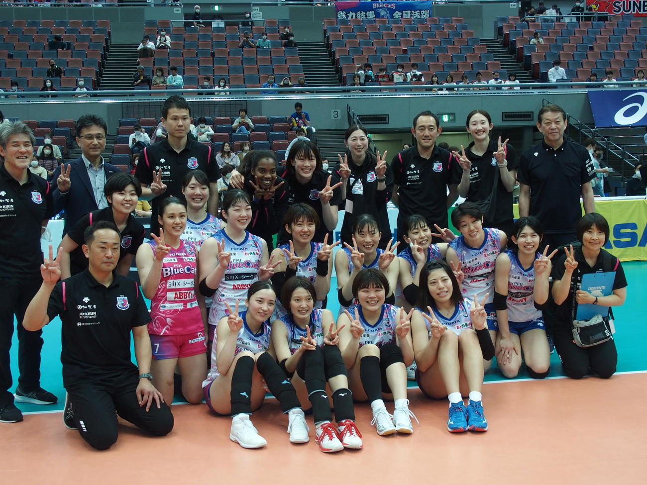全日本男女選抜大会で優勝したPFUブルーキャッツ（撮影・永田淳）