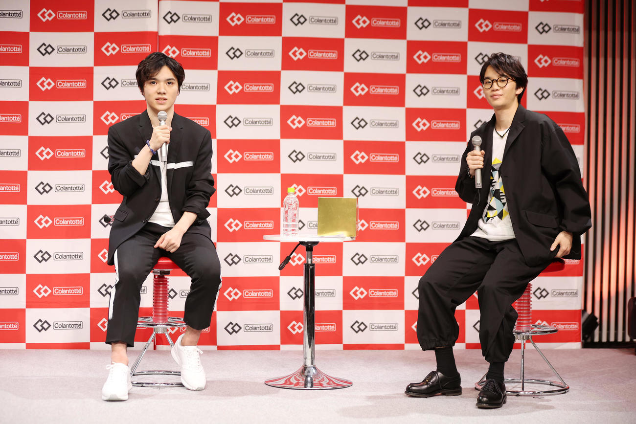 トークイベントで共演するフィギュアスケート男子の宇野（左）と友野（撮影・前田充）