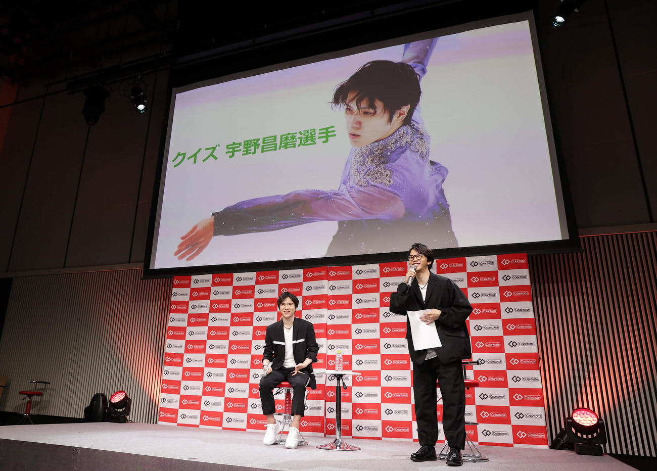 トークイベントで共演するフィギュアスケート男子の宇野（左）と友野（撮影・前田充）