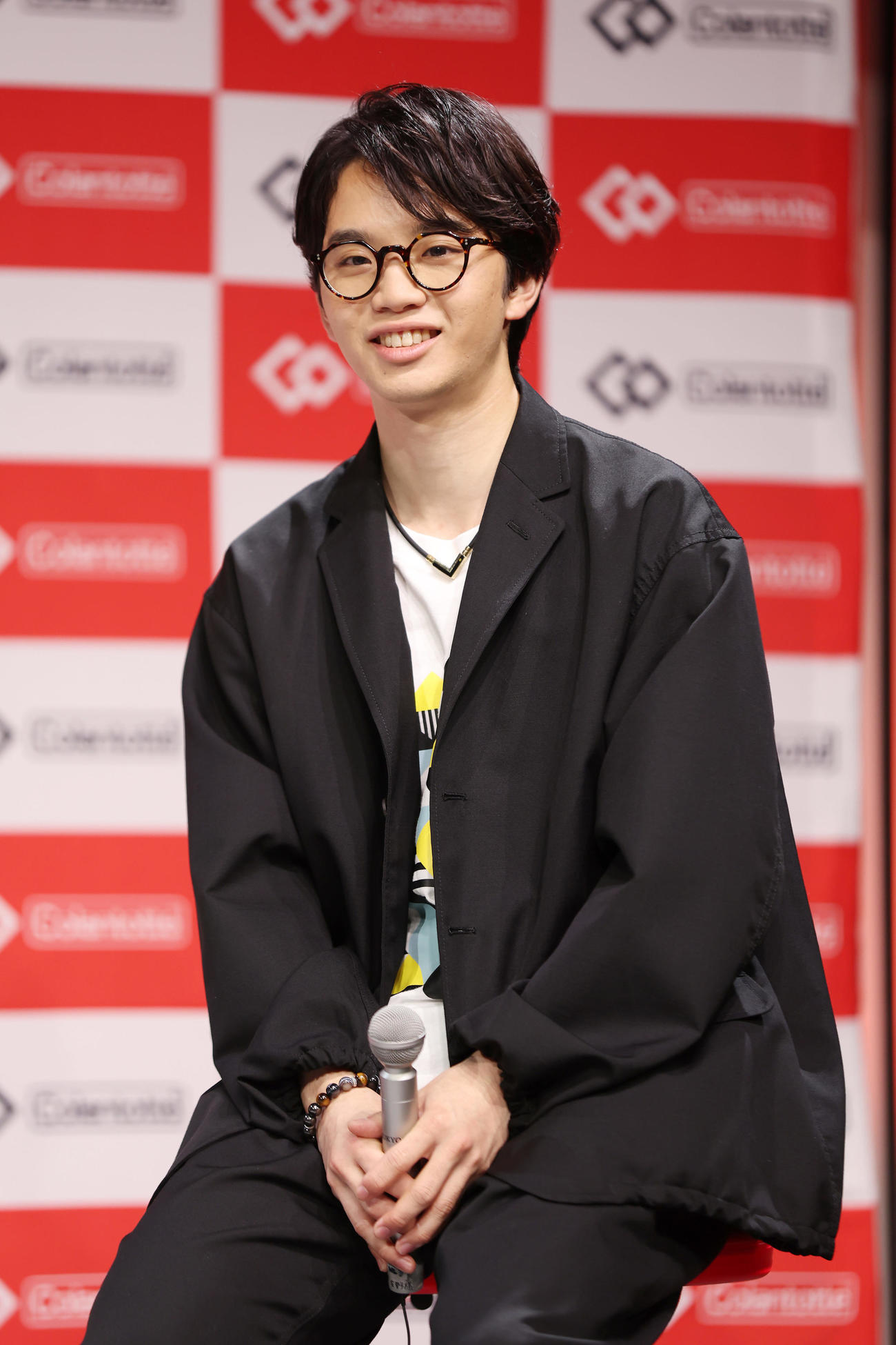 フィギュアスケート男子の宇野のトークイベントにサプライズで登場した友野（撮影・前田充）