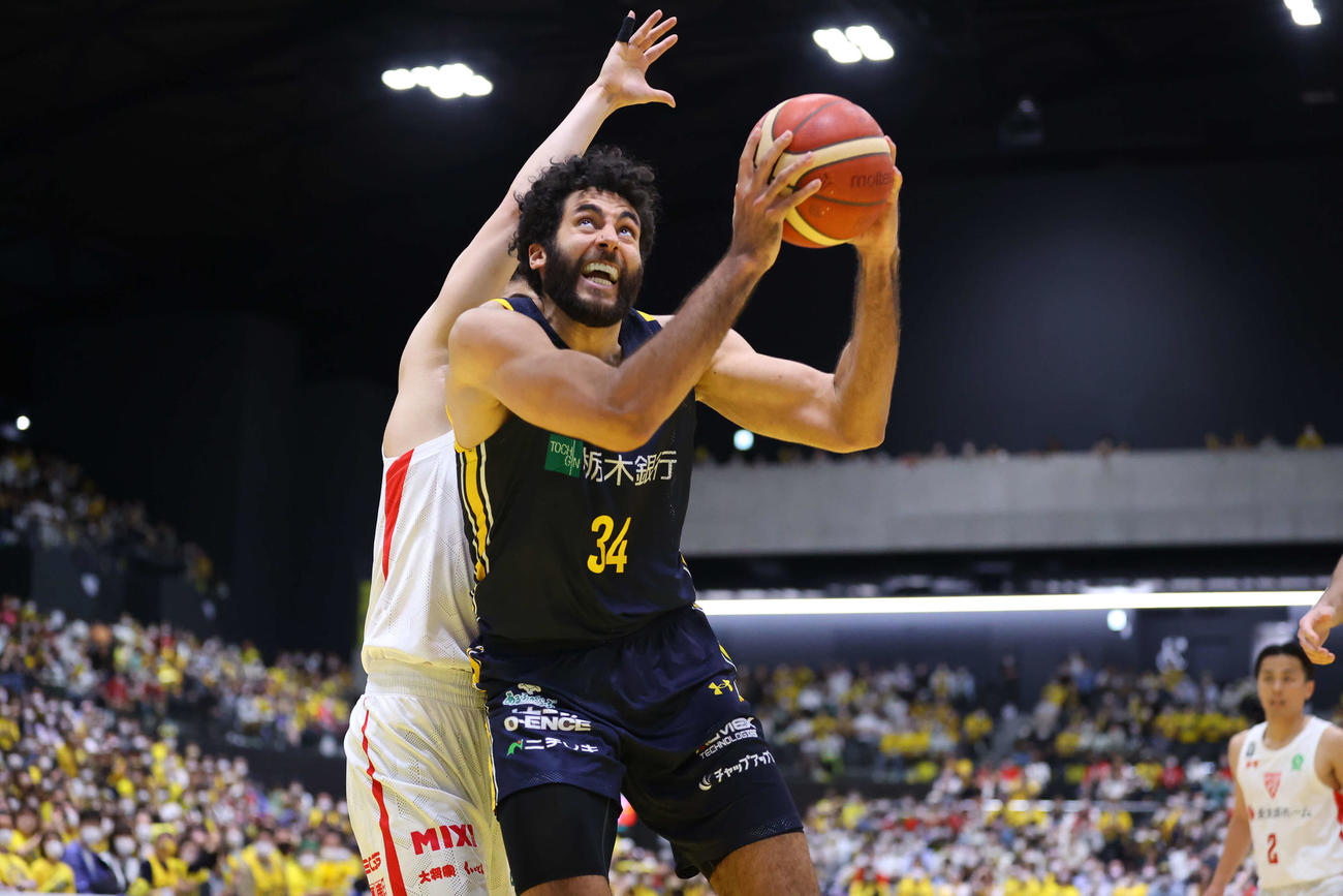 宇都宮対千葉J　体を張ったプレーを見せた宇都宮ジェレット（コピーライトBLEAGUE）