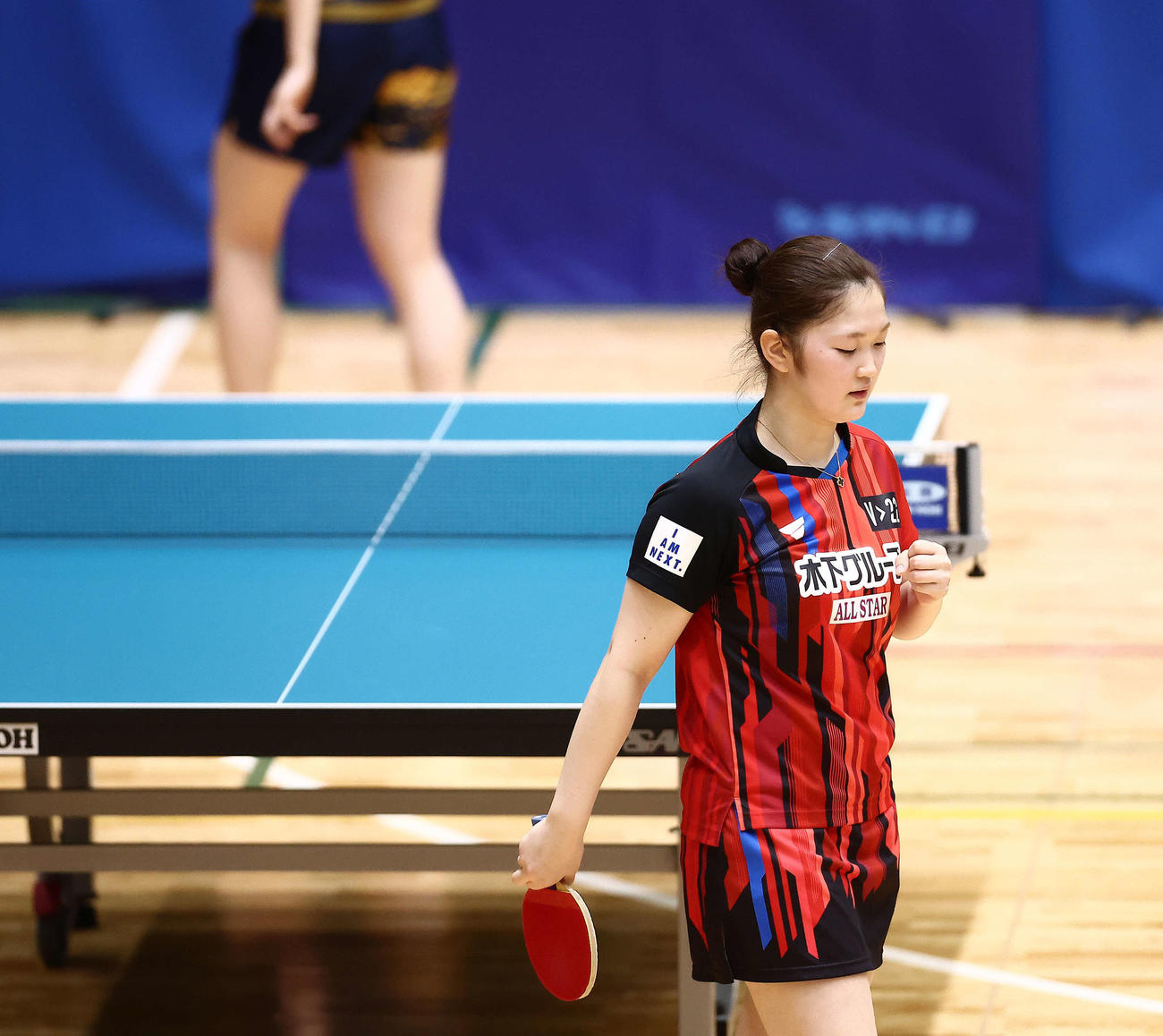 女子2回戦、ポイントしガッツポーズする木原（撮影・河田真司）