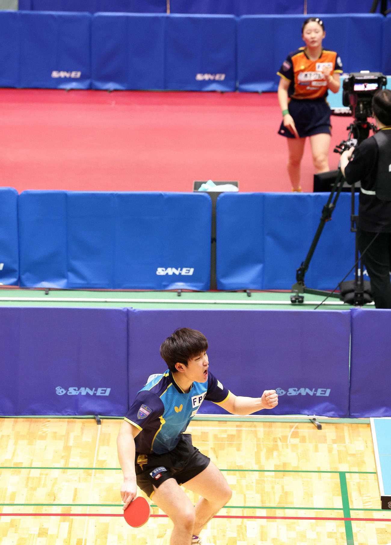 準決勝に臨む張本智（手前）と張本美（奥）（撮影・河田真司）