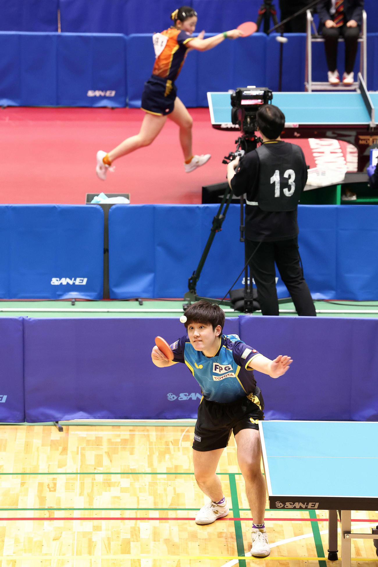 準決勝に臨む張本智（手前）と張本美（奥）（撮影・河田真司）