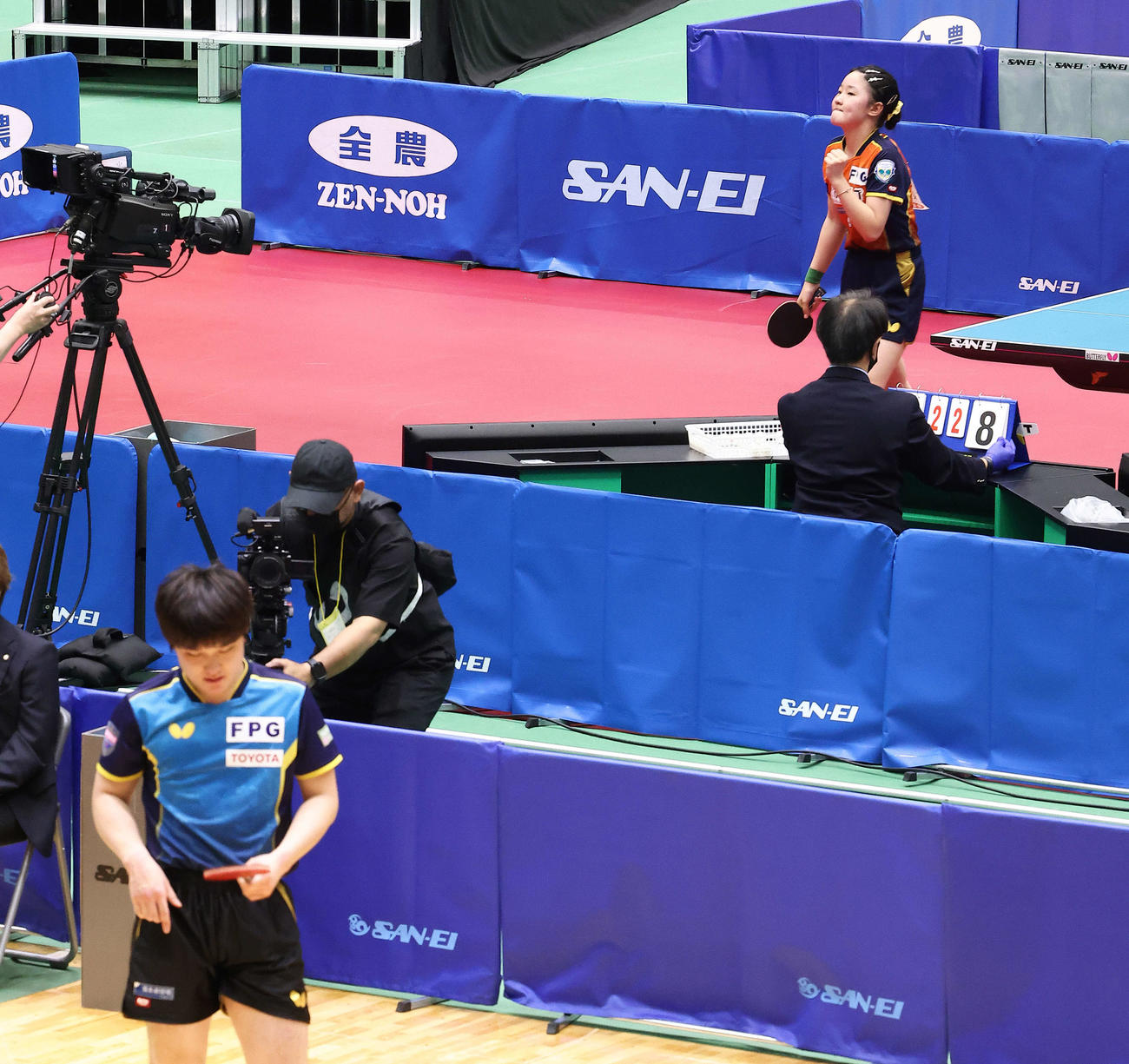準決勝に臨む張本智（手前）と張本美（後方）（撮影・河田真司）