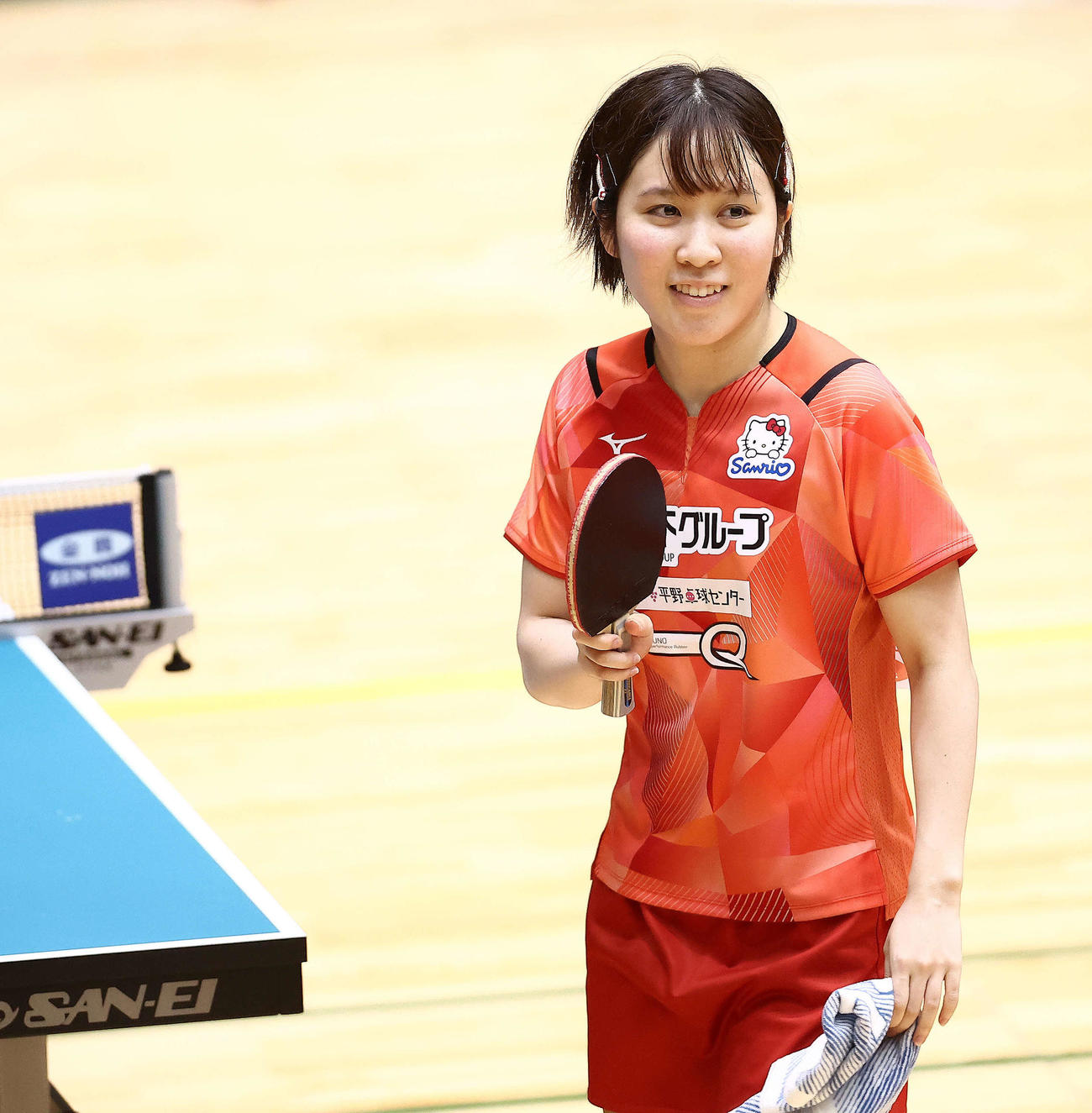 女子5位－8位決定戦、井に勝利する平野（撮影・河田真司）