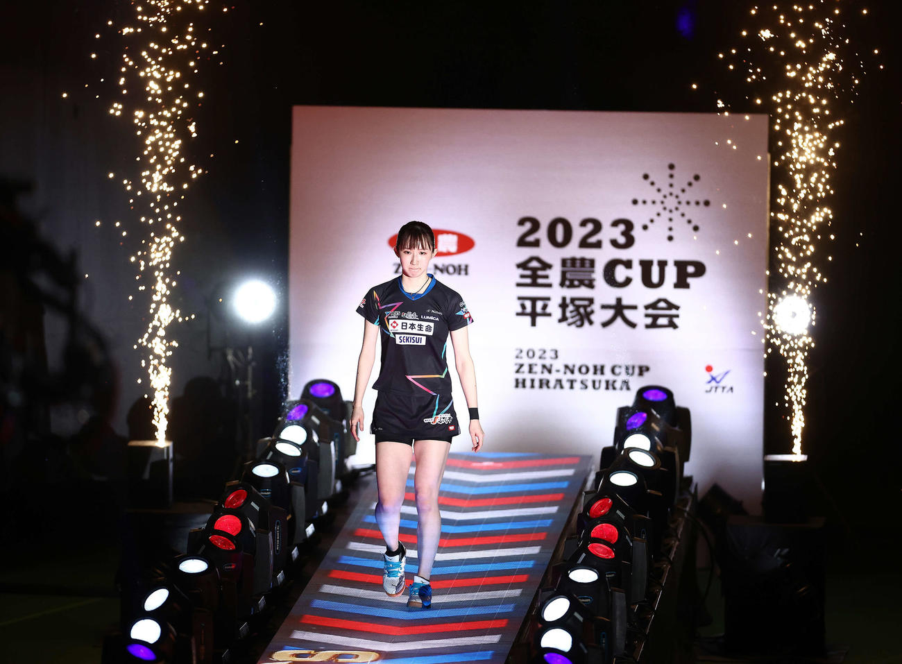 女子決勝戦、入場する早田（撮影・河田真司）