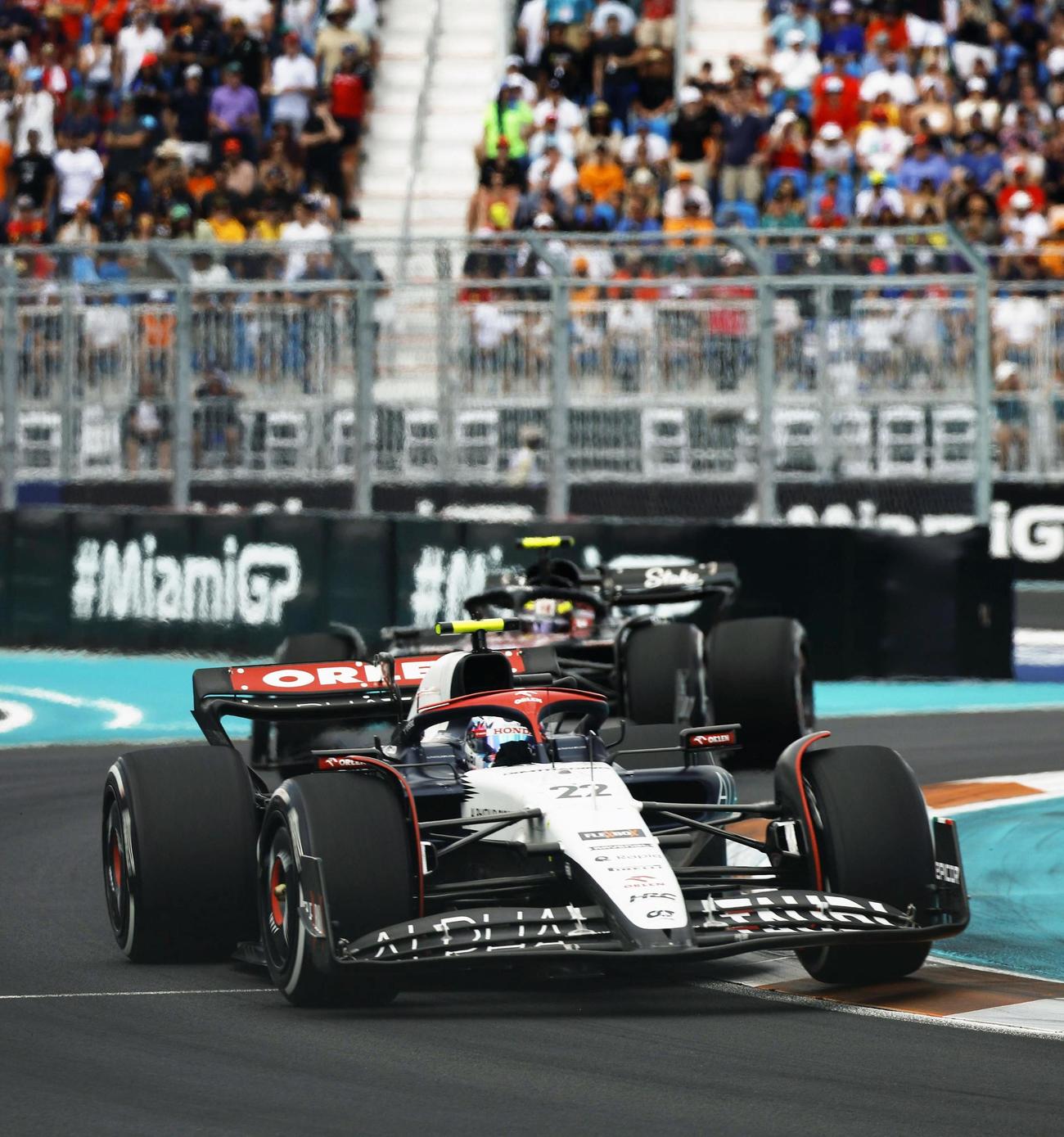 F1シリーズ第5戦、マイアミ・グランプリで走行するアルファタウリの角田裕毅（ゲッティ＝共同）