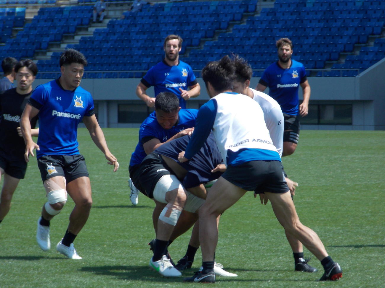 横浜との準決勝に向けて練習する埼玉の選手たち（撮影・松本航）
