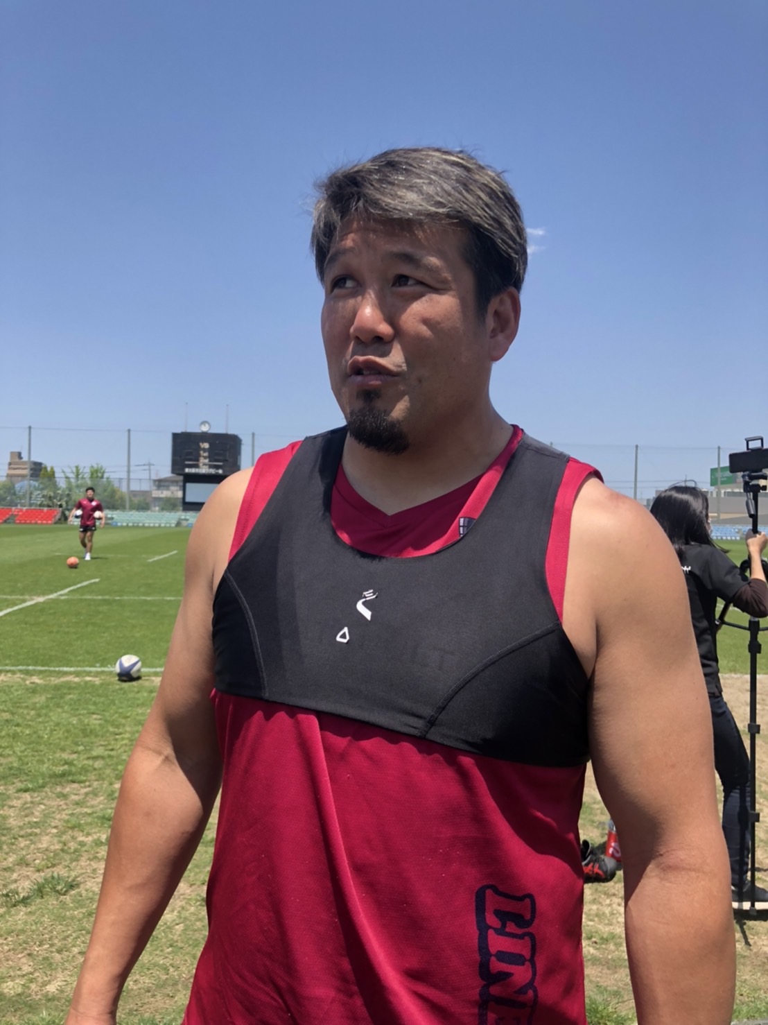 現役最後の公開練習後に取材に応じる花園近鉄ライナーズのフッカー樫本敦