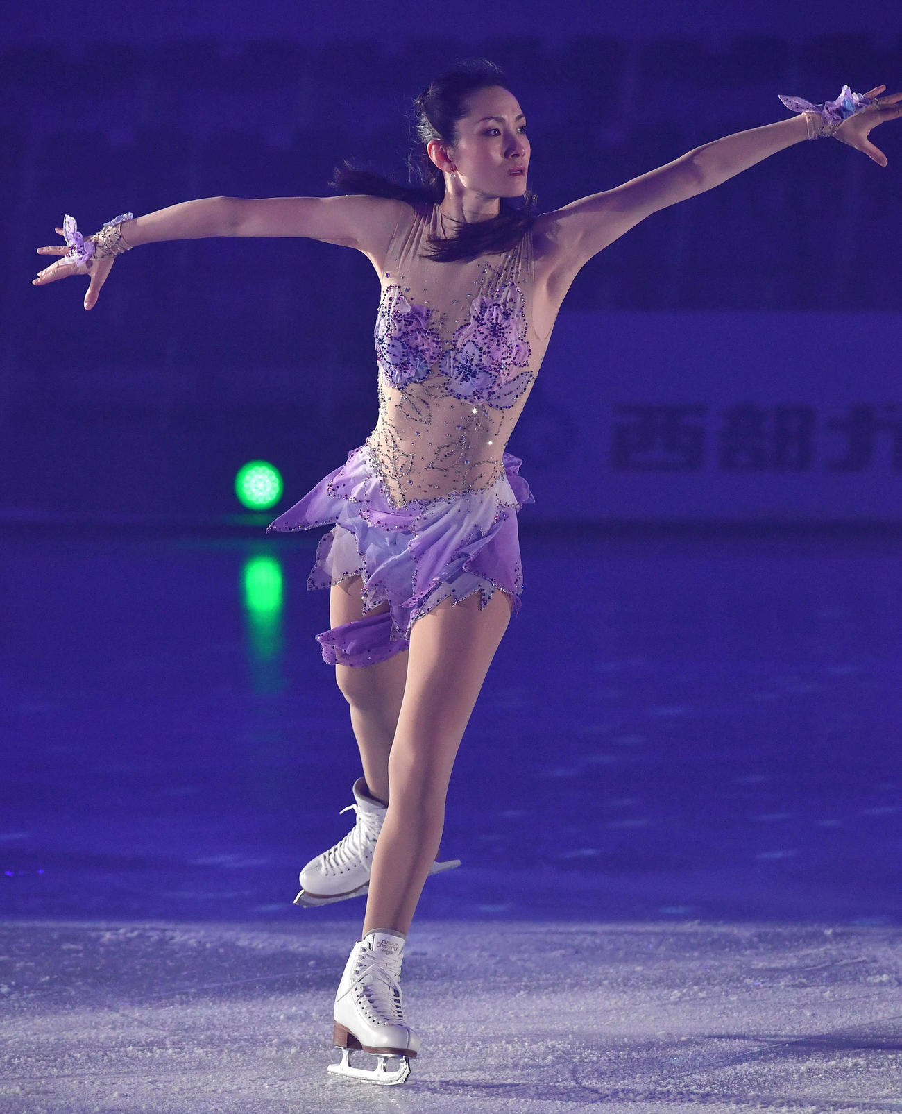 アイスエクスプロージョン2023in福岡のゲネプロで演技を披露する荒川静香（撮影・岩下翔太）