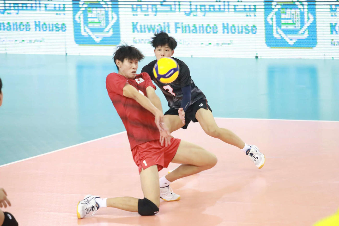 22年8月、バーレーンで行われたアジアU－20バレーボール選手権でレシーブする西山（C)AVC