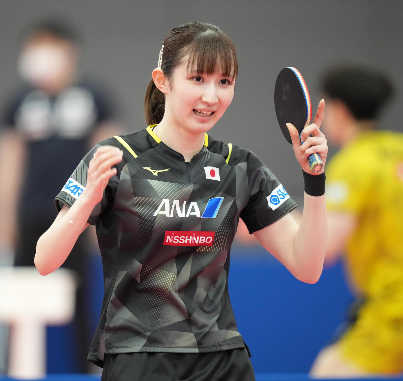 世界卓球ダーバン大会に向けた日本代表の公開練習でリラックスした表情を見せる早田（撮影・小沢裕）