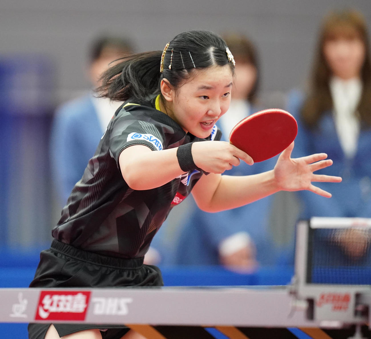 世界卓球ダーバン大会に向けた日本代表の公開練習に臨む張本（撮影・小沢裕）