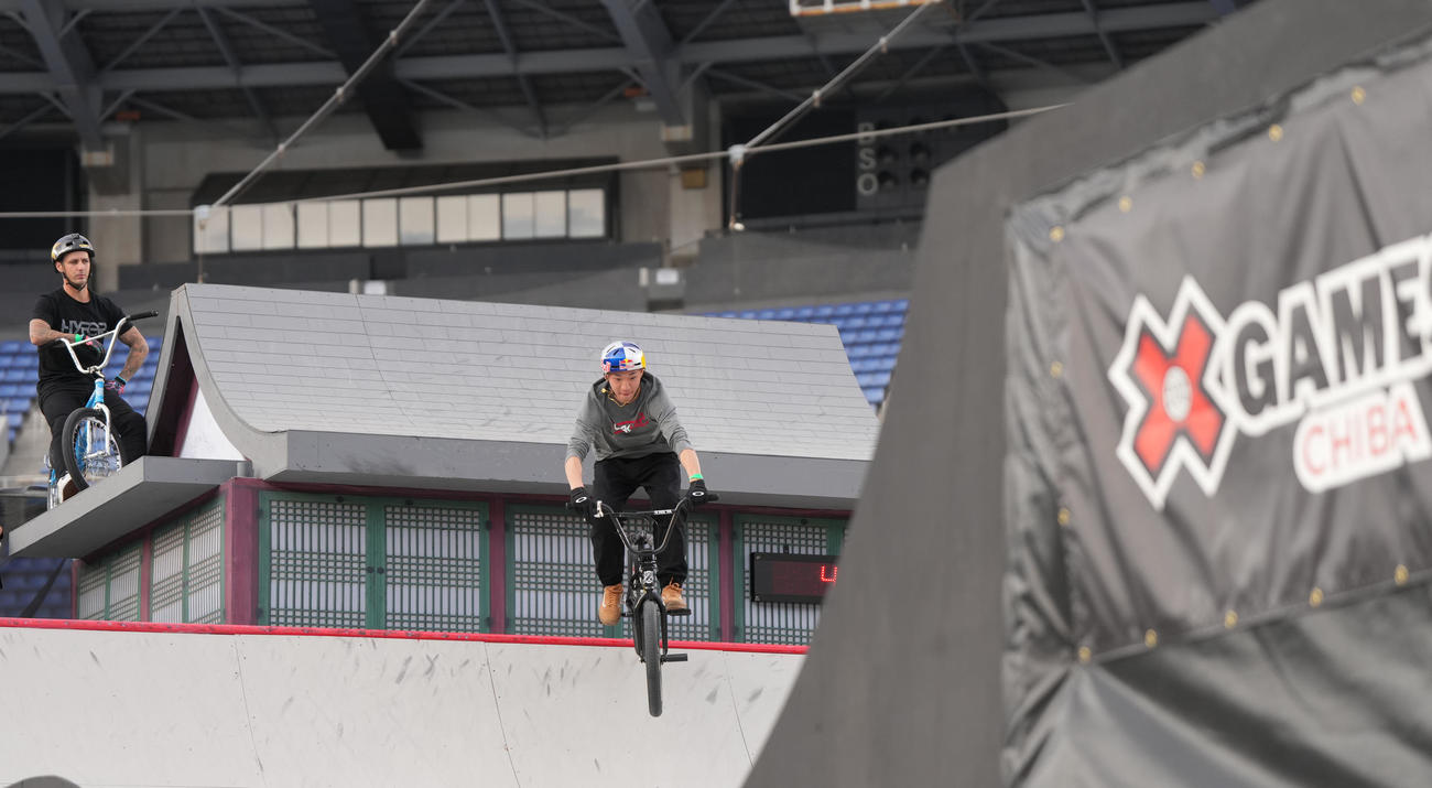 BMXパーク予選で演技する中村（撮影・狩俣裕三）