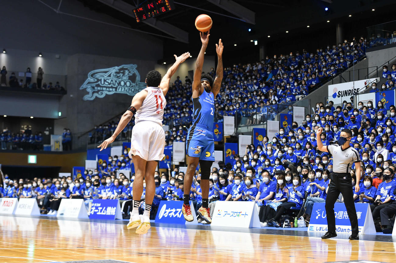 シュートを放つB1島根のビュフォード（Bリーグ提供）
