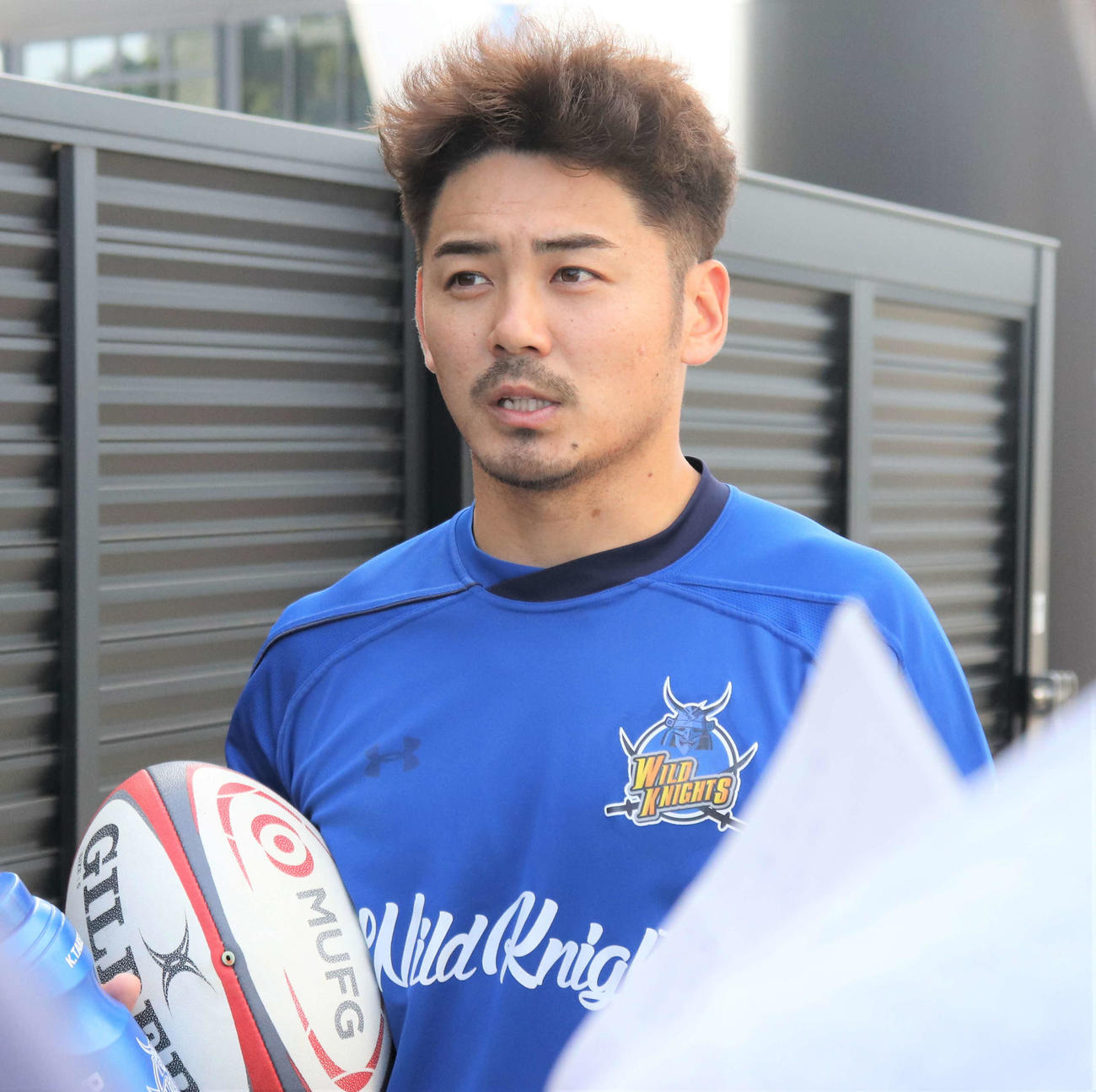 リーグワン決勝戦に向けた練習後、取材に応じる埼玉WTB竹山（撮影・玉利朱音）