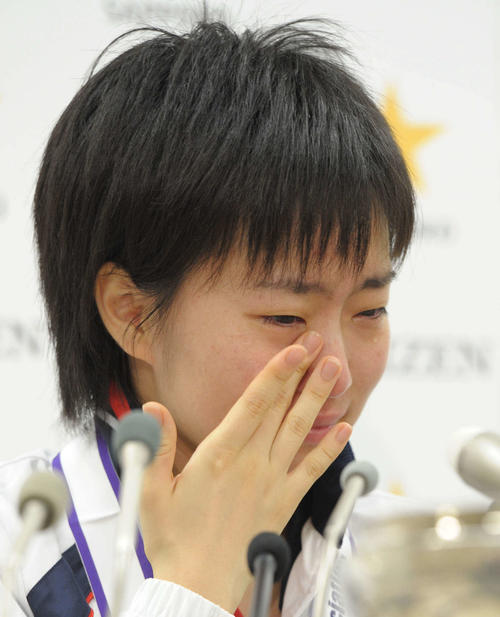 11年1月、全日本選手権初優勝を飾った石川佳純は「体調を崩しているおじいちゃんのためにもどうしても勝ちたかった」と涙を流した