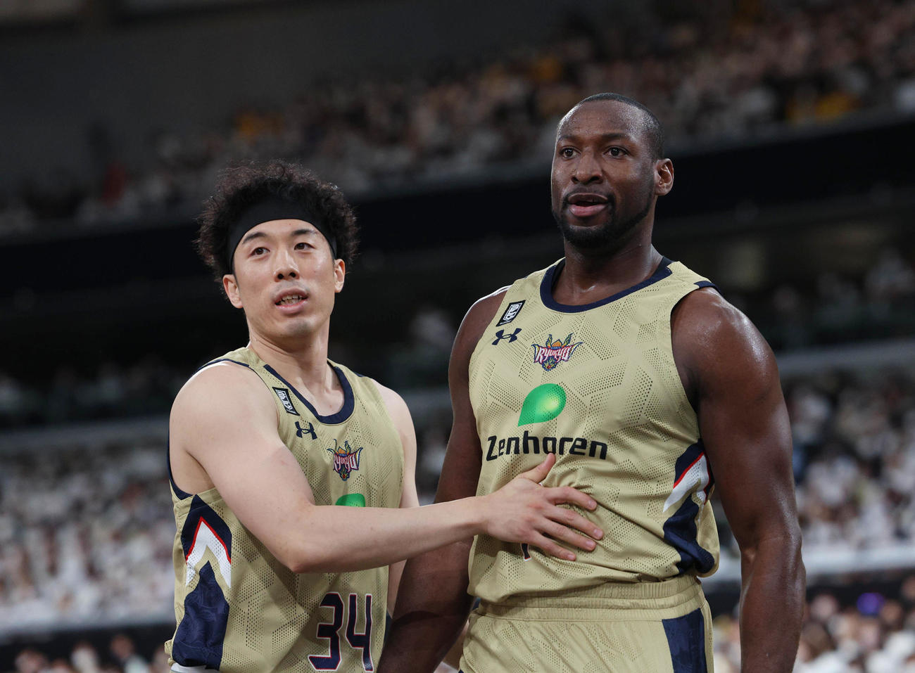 琉球小野寺祥太（左）とアレン・ダーラム（2022年5月撮影）