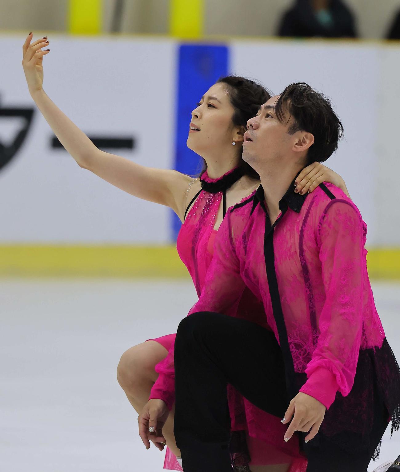 大阪府立臨海スポーツセンター創立50周年感謝祭でゲスト出演する高橋（右）村元組（撮影・上田博志）