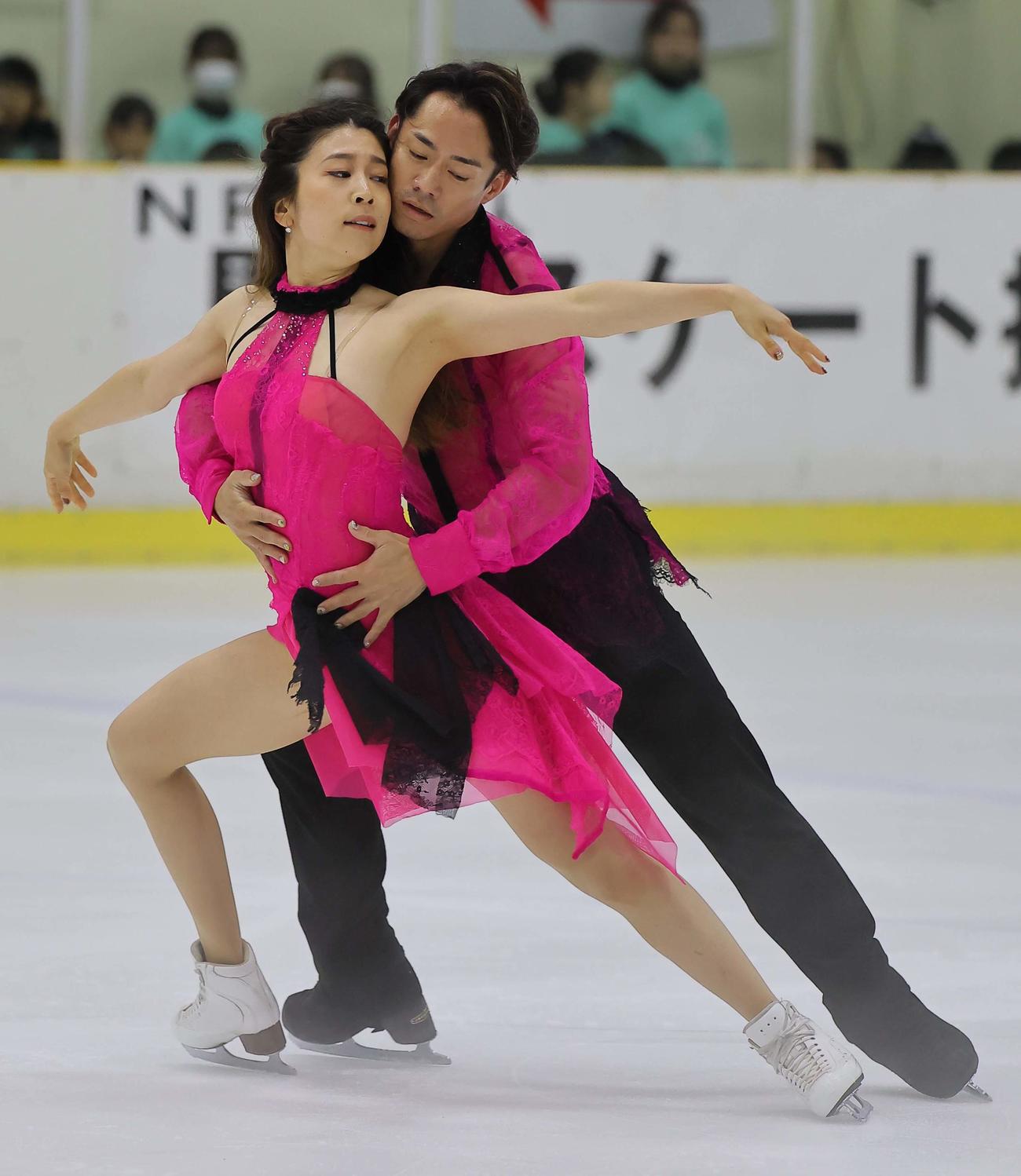 大阪府立臨海スポーツセンター創立50周年感謝祭でゲスト出演する高橋（右）村元組（撮影・上田博志）