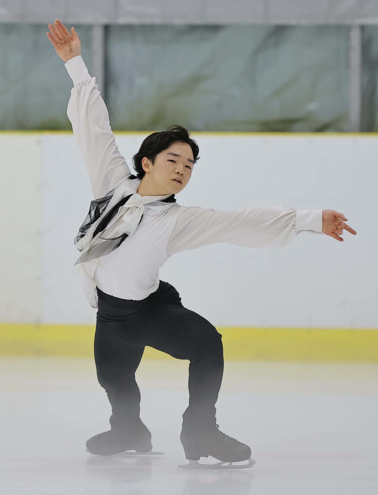 大阪府立臨海スポーツセンター創立50周年感謝祭でサプライズゲストで出演する鍵山選手（撮影・上田博志）