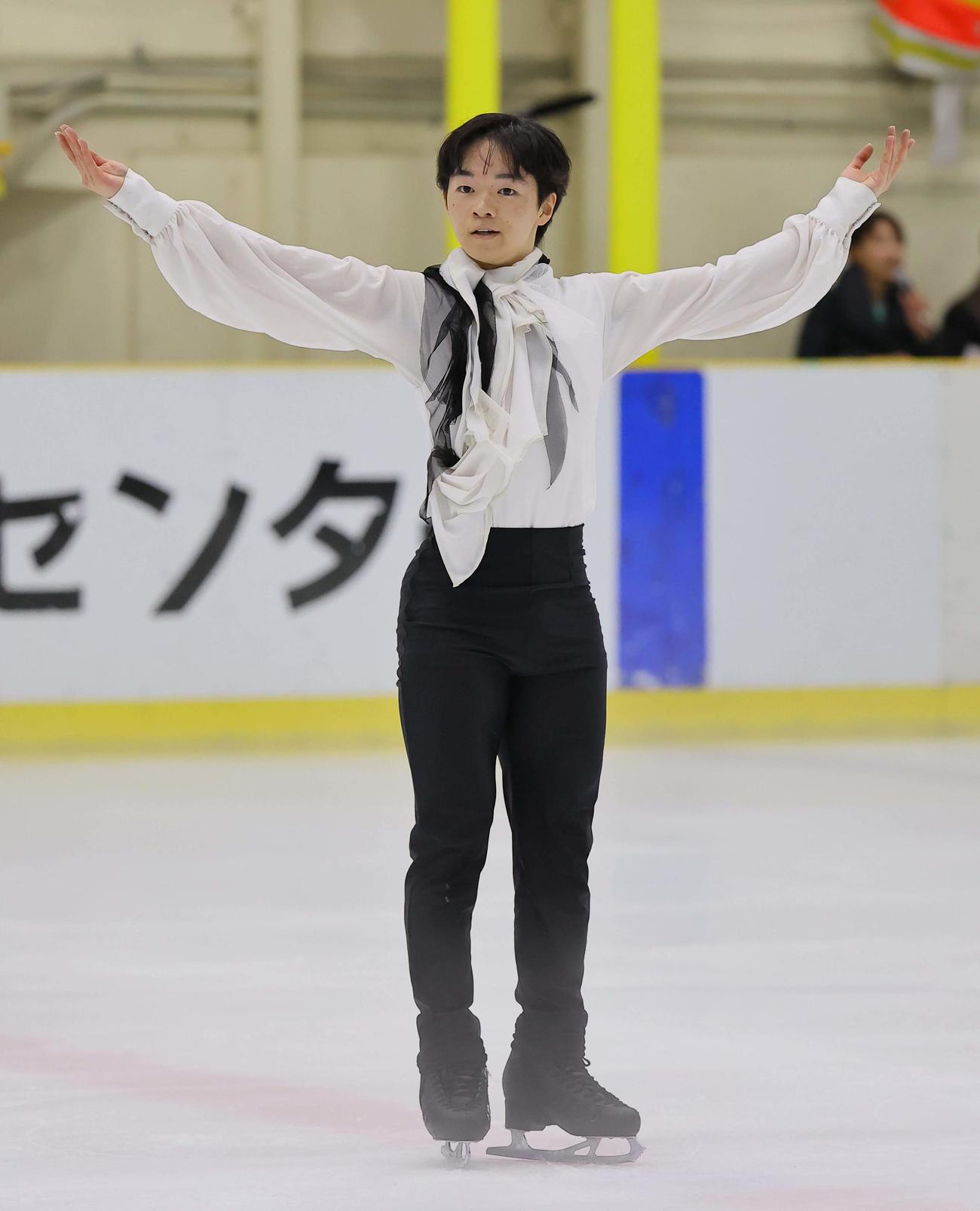 大阪府立臨海スポーツセンター創立50周年感謝祭でサプライズゲストで出演する鍵山選手（撮影・上田博志）