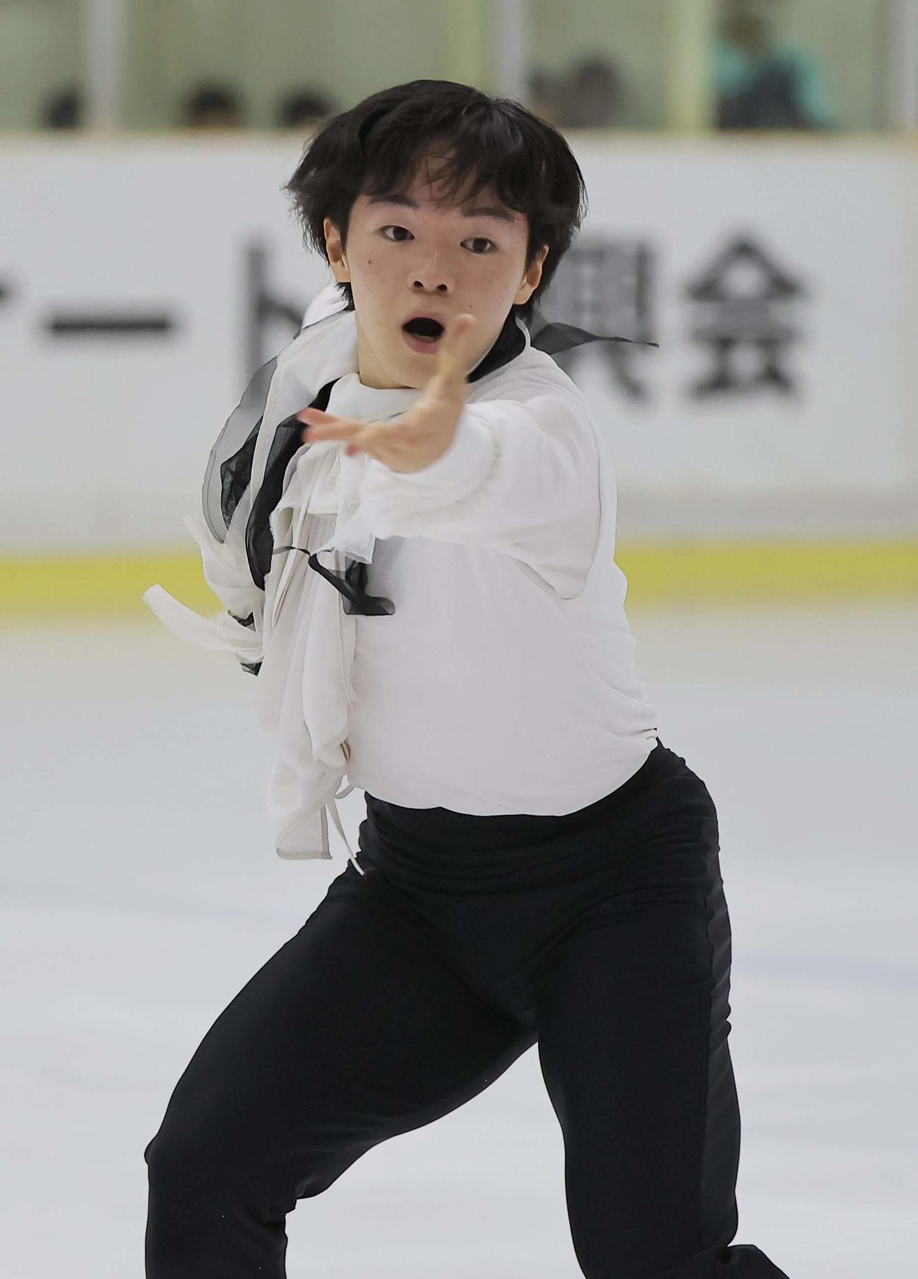 大阪府立臨海スポーツセンター創立50周年感謝祭でサプライズゲストで出演する鍵山選手（撮影・上田博志）