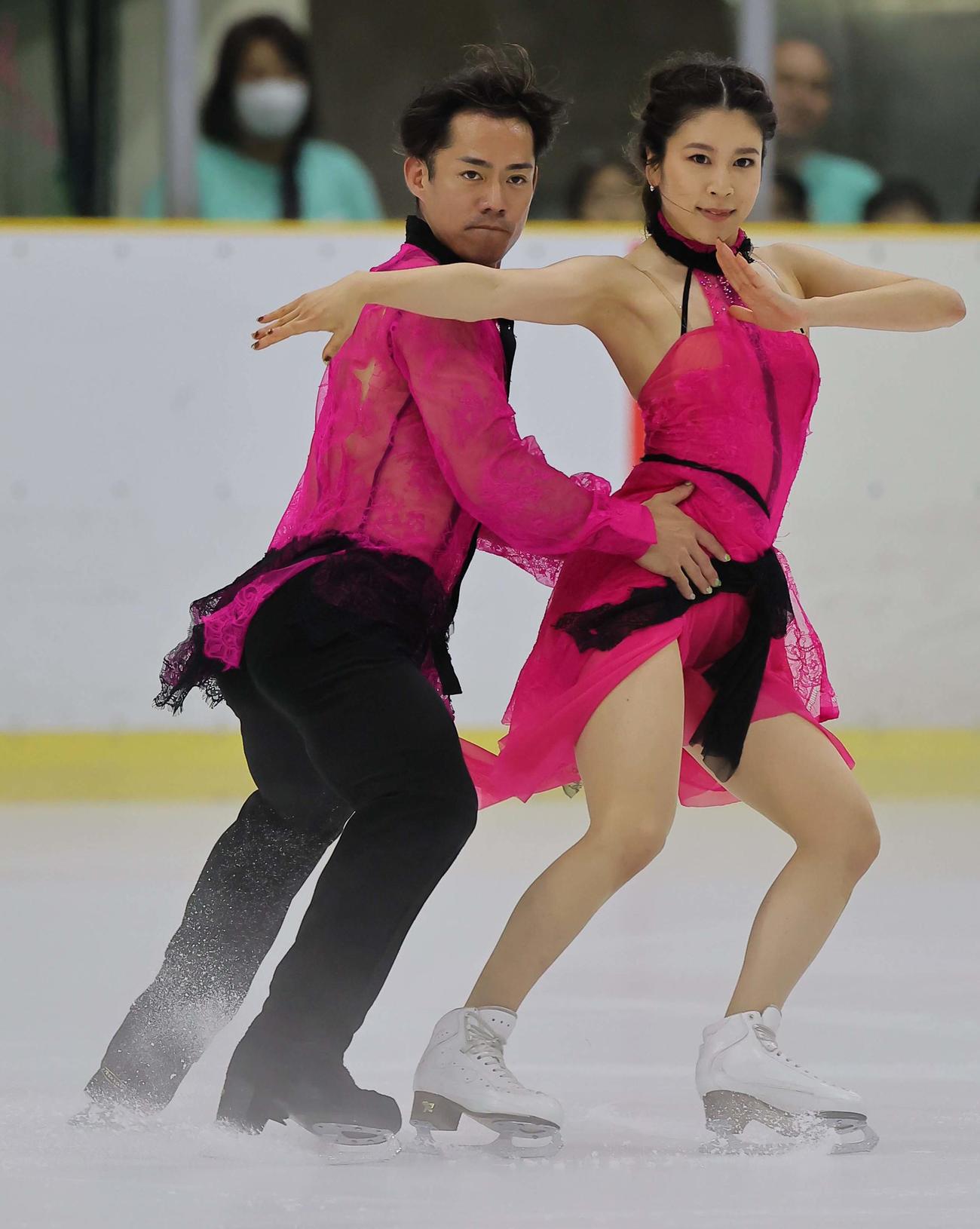 大阪府立臨海スポーツセンター創立50周年感謝祭でゲスト出演する高橋（左）村元組（撮影・上田博志）
