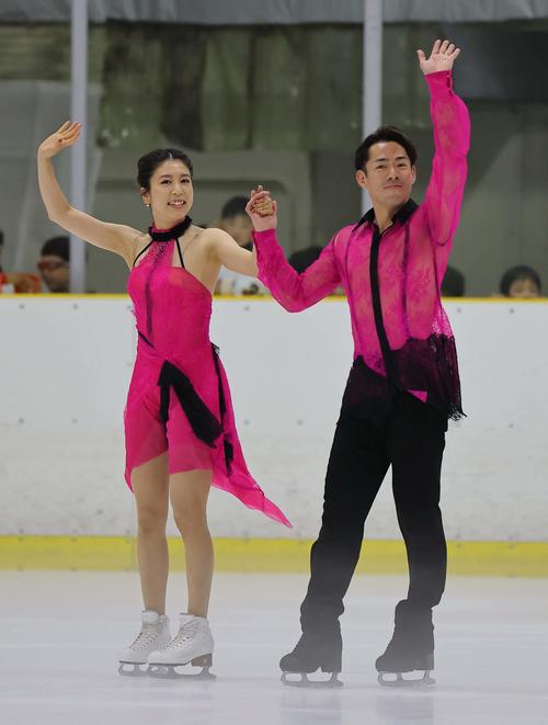 大阪府立臨海スポーツセンター創立50周年感謝祭でゲスト出演する高橋(右)、村元組(撮影・上田博志)