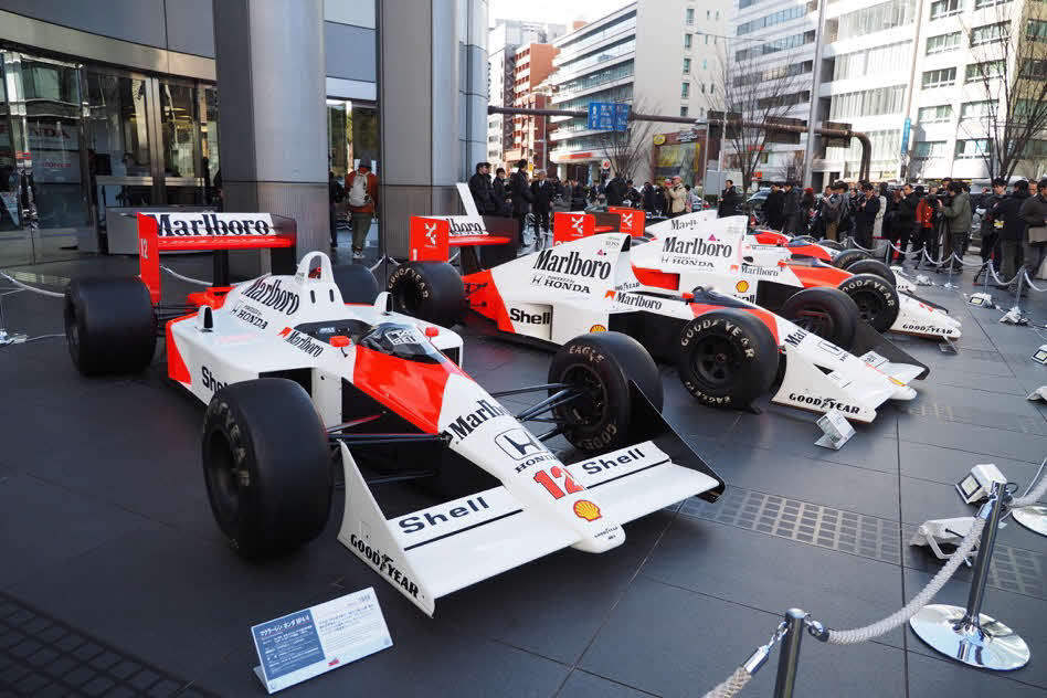 青山本社前に並べられた歴代F1マシン（2015年2月撮影）