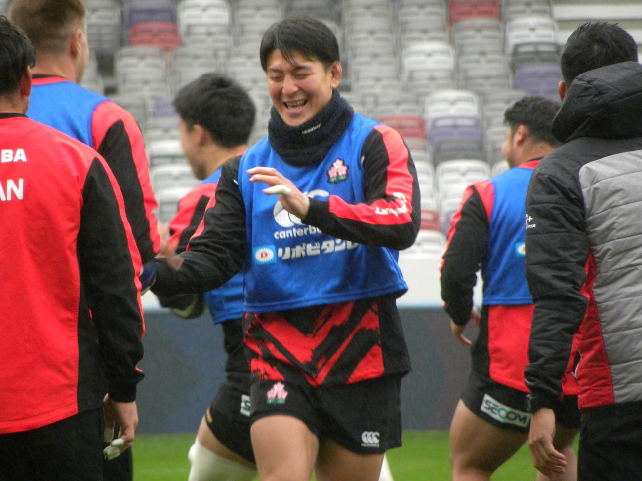 日本代表の中尾隼太（中央）（2022年11月19日）