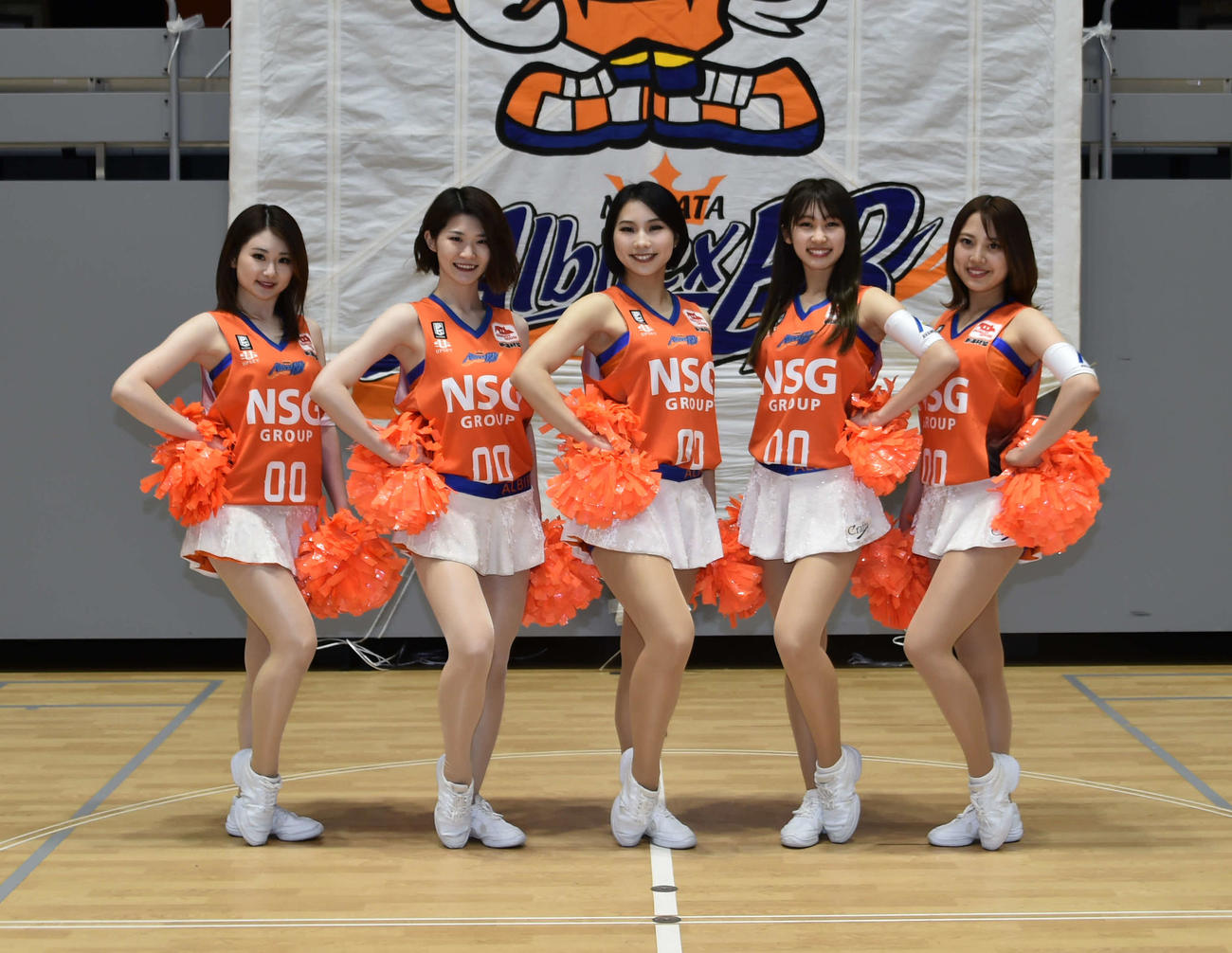 13日、新潟アルビレックスBBのブースター感謝イベントに出演したアルビレックスチアリーダーズ