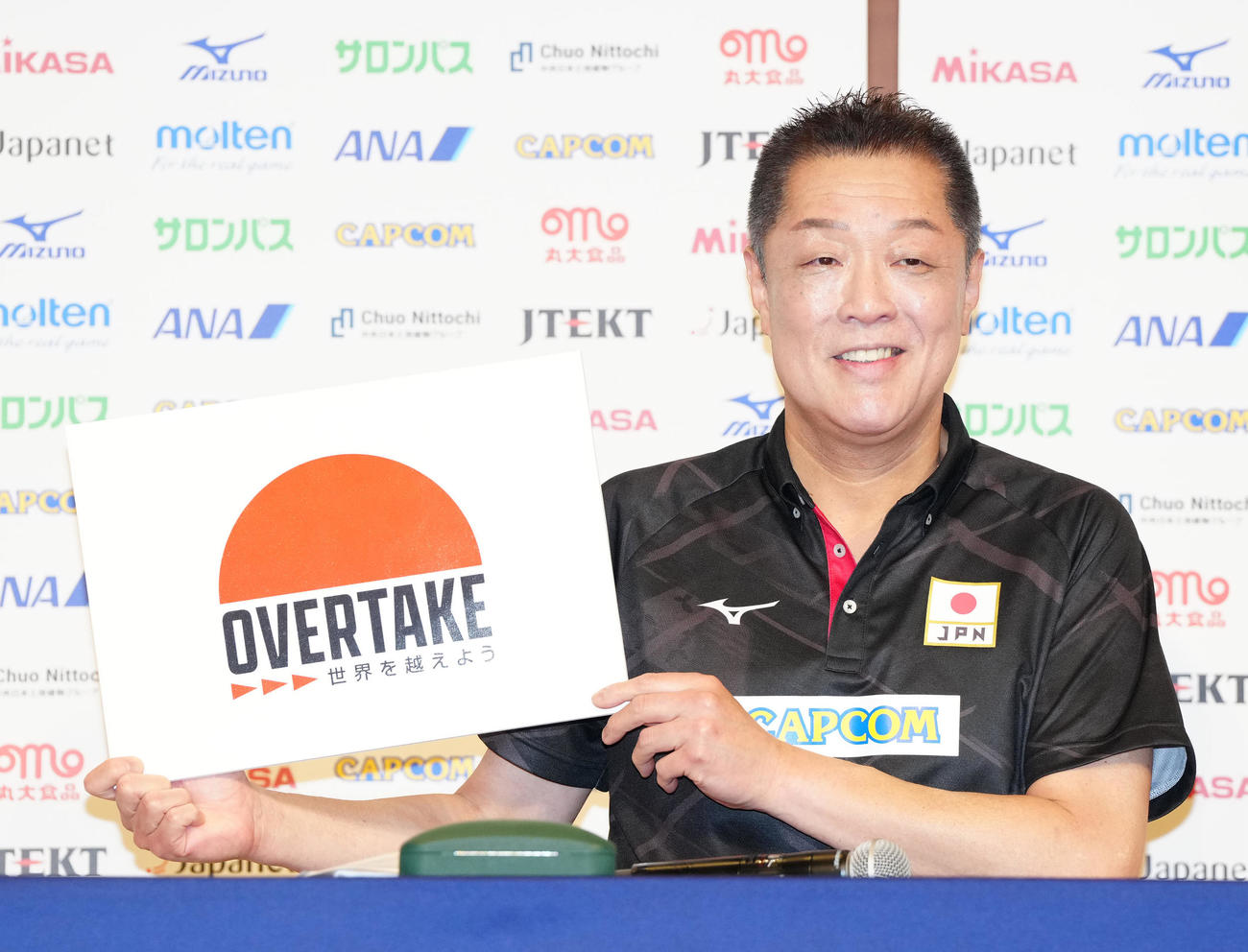 バレーボール女子日本代表の真鍋監督（2023年5月8日撮影）