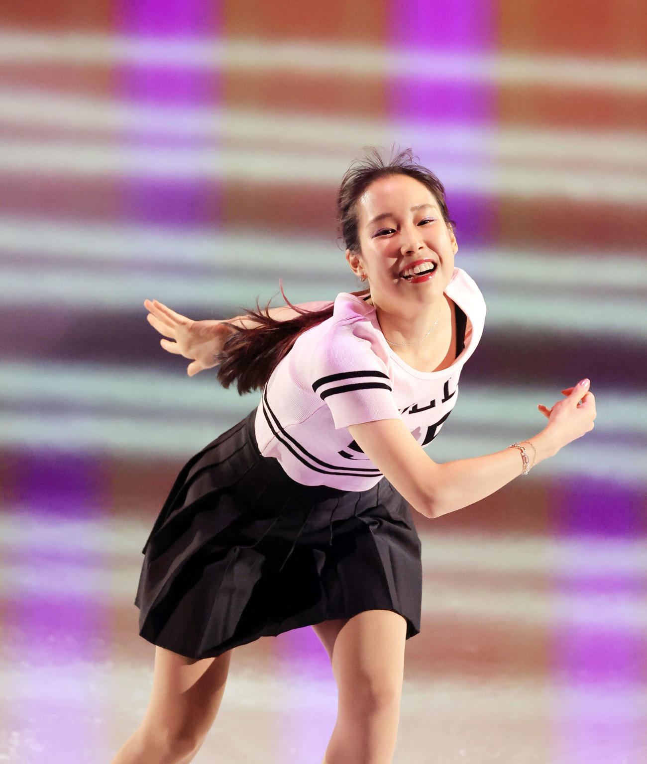 演技を披露する三原舞依（撮影・浅見桂子）