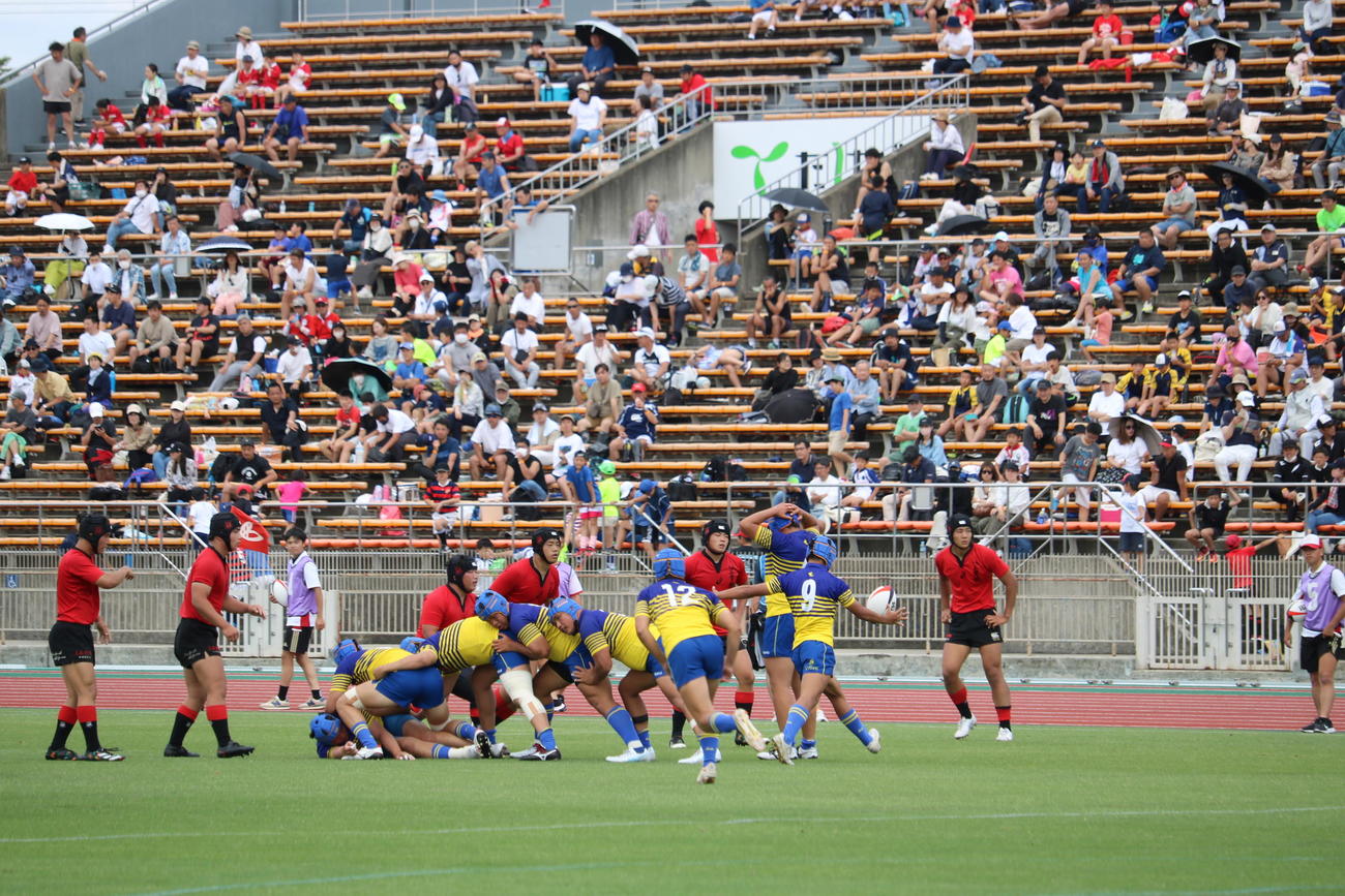 京都ラグビー祭で対戦した赤のジャージーの京都工学院と京都成章