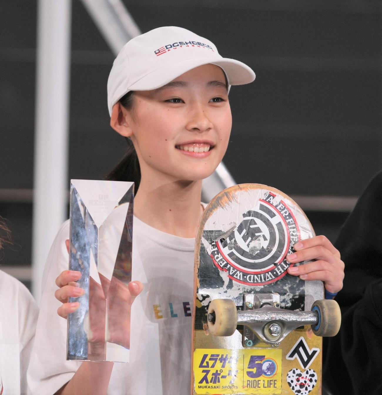 スケートボード・ストリートの新設大会「UPRISING TOKYO」女子で優勝した上村（撮影・藤塚大輔）