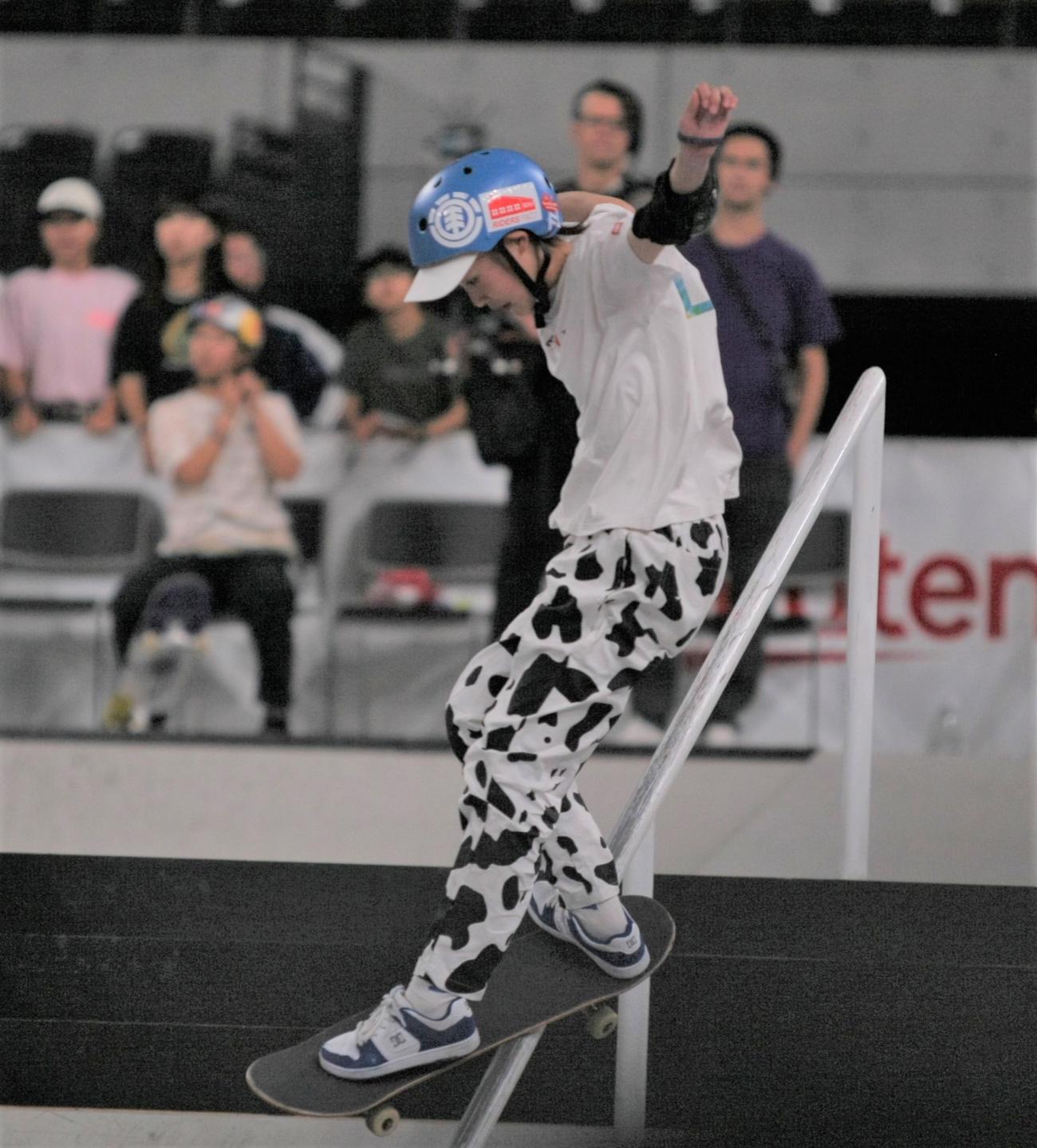 スケートボード・ストリートの新設大会「UPRISING TOKYO」女子で優勝した上村（撮影・藤塚大輔）