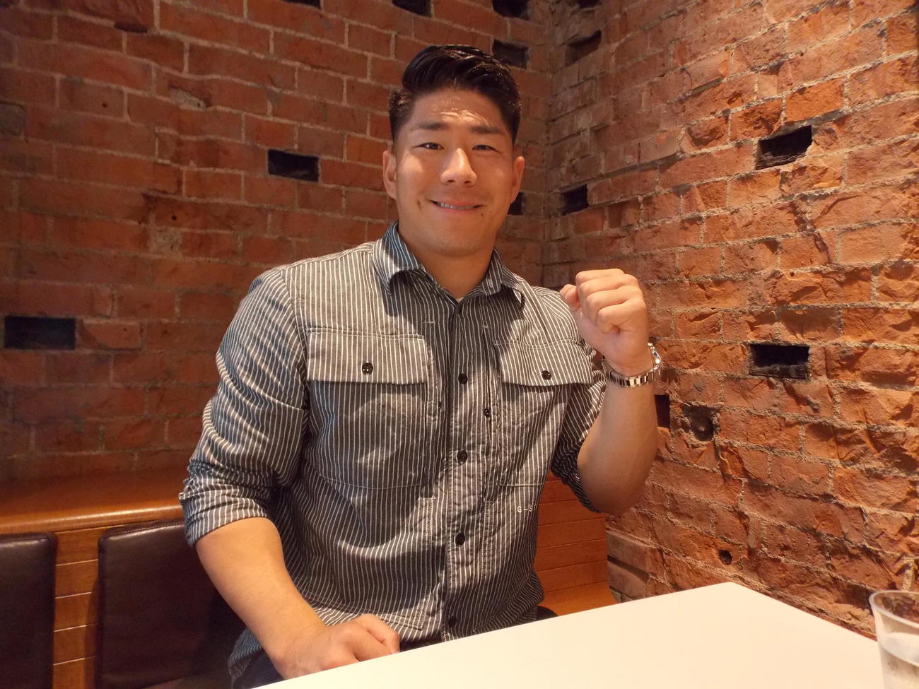 W杯に向けてポーズを決める日本代表SO松田力也（撮影・松本航）